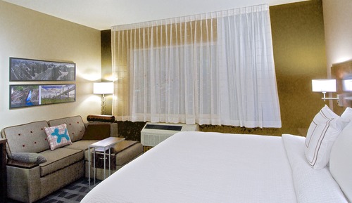 Studio Suite, 1 King Bed with Sofa bed (Mobility/Hearing Accessible, Tub)