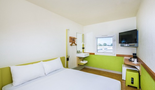Standard Room, 1 Queen Bed