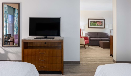 Suite, 2 Queen Beds, Accessible Tub
