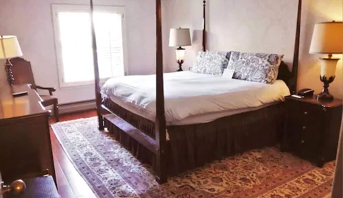 2 Bedroom Suite, 1 King and 1 Queen