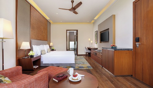 Luxury Room with Balcony - King Bed