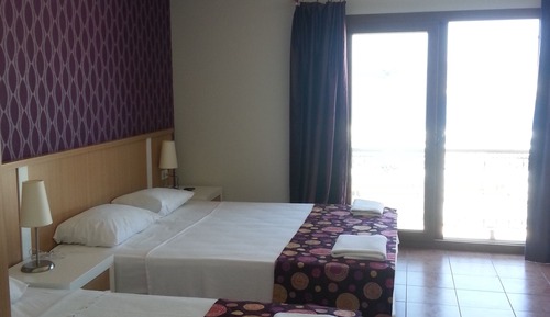 Club Triple Room