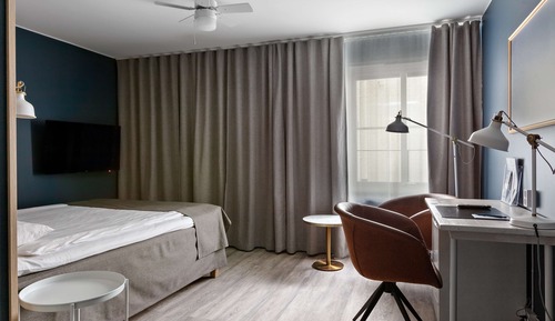 Superior Room, 1 Queen Bed, Non Smoking (Shower Only)