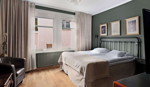 Superior Room, 1 King Bed, Non Smoking (Shower Only)
