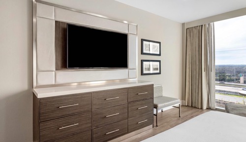Suite, 1 King Bed with Sofa bed, Accessible, Non Smoking