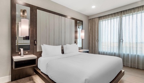 Suite, 1 King Bed with Sofa bed, Accessible, Non Smoking
