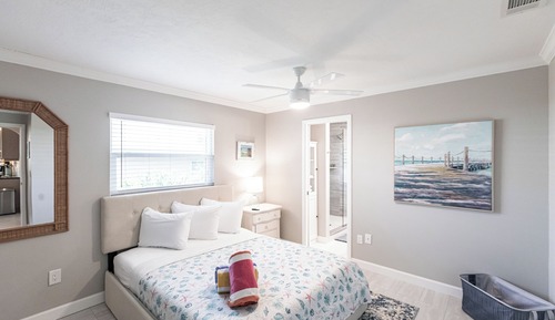 330 Avenida De Paradisio, Siesta Key, FL W/Pool
