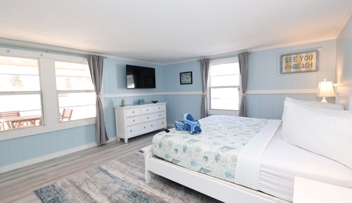 516 Canal Rd, Siesta Key, FL W/Pool