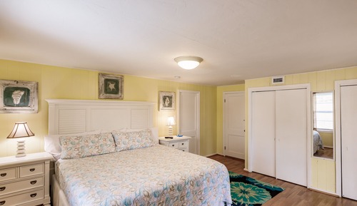 518 Canal Rd, Siesta Key, FL W/Pool