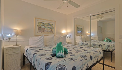 153 Beach Rd, Siesta Key, FL W/jacuzzi