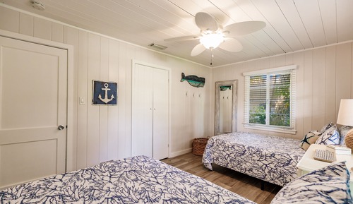 447 Avenida De Mayo, Siesta Key, FL W/Pool