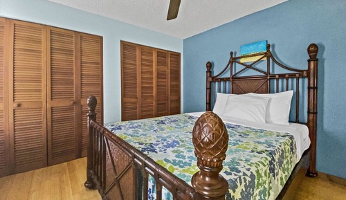 526 Treasure Boat Way, Siesta Key, FL W/Pool