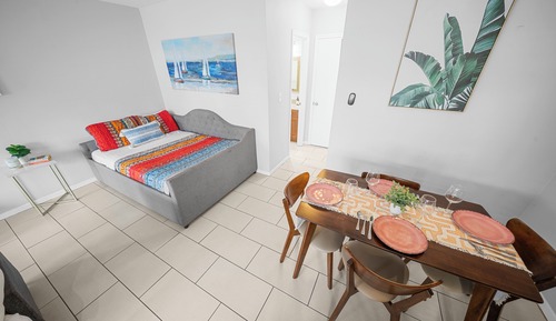 Superior Queen Studio w/ Kitchen & Futon