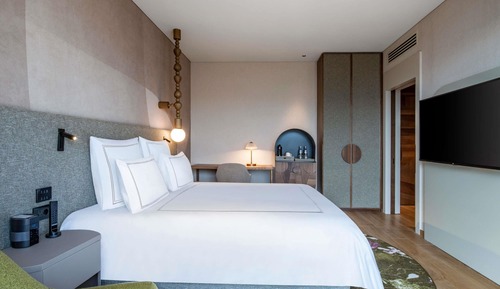Swiss, Superior Room, 1 Queen Bed
