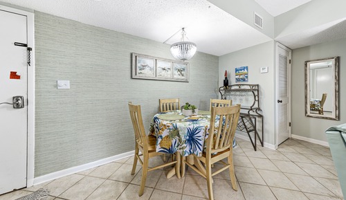 Comfort Condo, 2 Bedrooms, Balcony, Beachfront