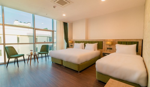 Standard Suite, 1 Bedroom, Non Smoking, Partial Sea View