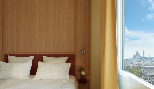 Classic Room Sacré-Coeur View including snacks & drinks self-service in the Lounge Club