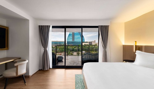 Room, 1 King Bed, Non Smoking, Balcony