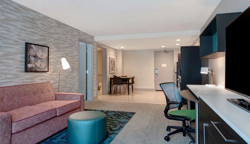 Suite, 1 King Bed, Accessible (Roll-In Shower)