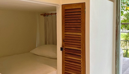 12 BEDS DORM