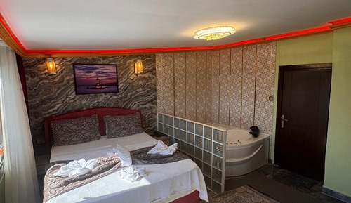 Romantic Double Room, Bathtub
