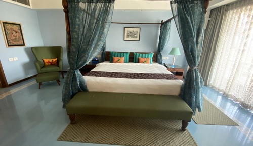 Elite Suite, 1 King Bed, Pool View