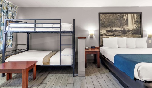 Standard Room, Multiple Beds, Non Smoking, Kitchenette