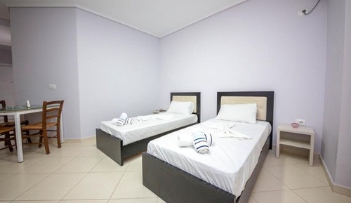 Studio, 2 Twin Beds, Balcony
