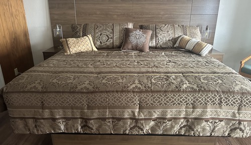 Deluxe Room, 1 King Bed