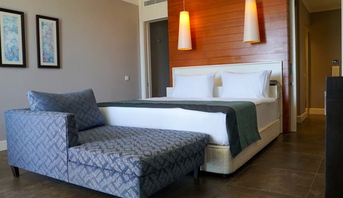 Suite Pool View