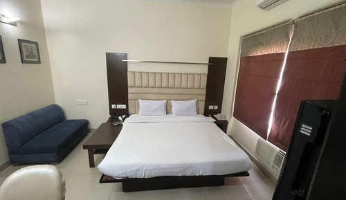 Semi Deluxe Room