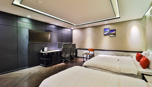 Royal Room