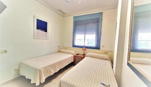 Basic Double Room Single Use, 2 Twin Beds