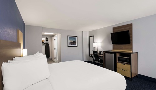 Standard Room, 1 King Bed, Accessible, Refrigerator & Microwave