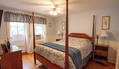 C12 Carriage House