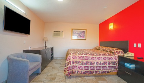 Room, 1 King Bed, Smoking