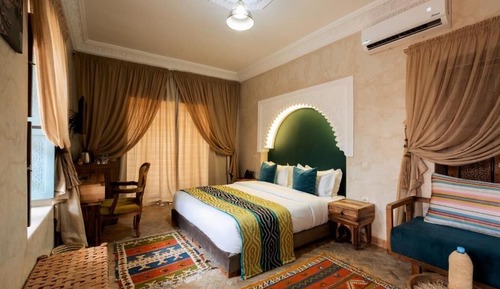 Junior Suite, 1 King Bed, Terrace, Garden View