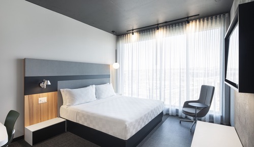 Classic Room, 1 King Bed, Mountain View