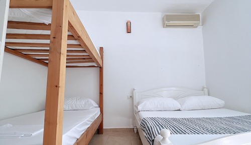 Basic Quadruple Room, Multiple Beds