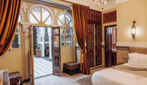 Deluxe Suite 7