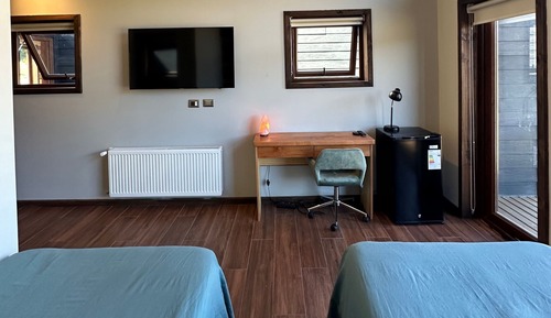 Deluxe Suite, 1 King Bed, Balcony, Mountain View