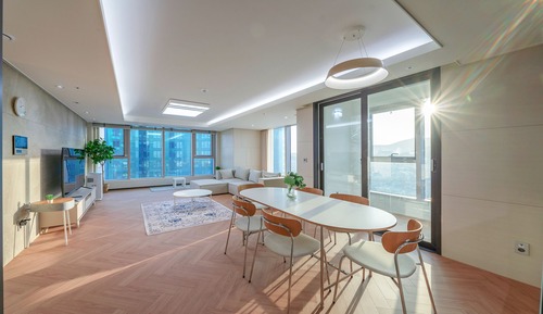 Executive Suite (A)