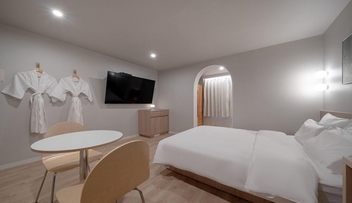 Standard Queen Room