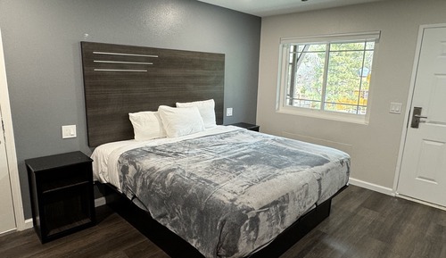 Single Room, 1 King Bed, Non Smoking