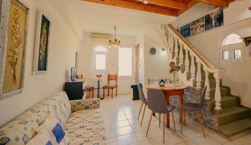 Family House, 2 Bedrooms, 2 Bathrooms, Mountainside (Yiannis' Maizonette Ancient Olympia)