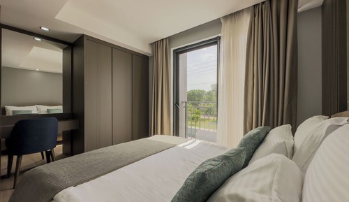 Deluxe Suite, River View