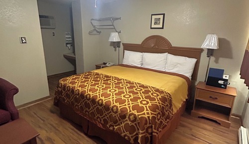 One King Bedroom