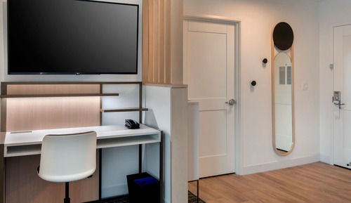 Suite, 1 Bedroom (Hearing Accessible)