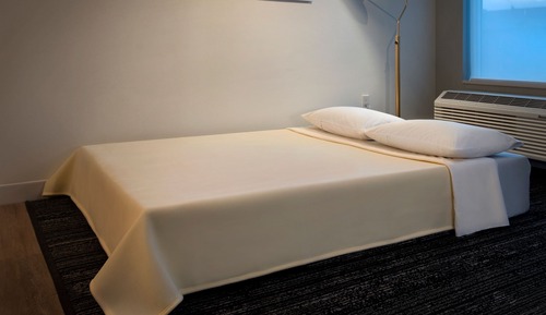 Studio, 1 King Bed with Sofa bed (Hearing Accessible)