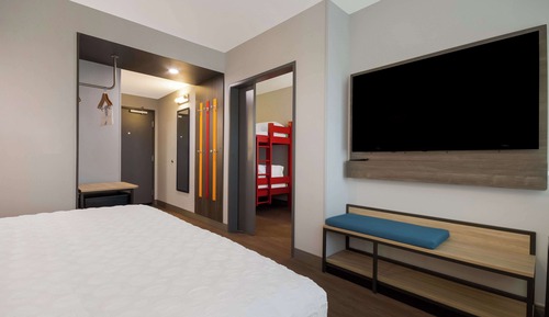 Room, Multiple Beds